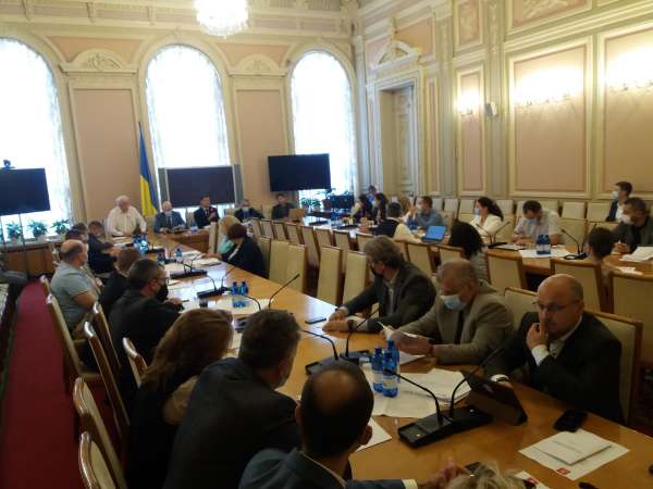 Апарат Верховної Ради України спільно з Фондом Східна Європа презентували дослідження законодавчої роботи за період п’ятої сесії Верховної Ради дев’ятого скликання