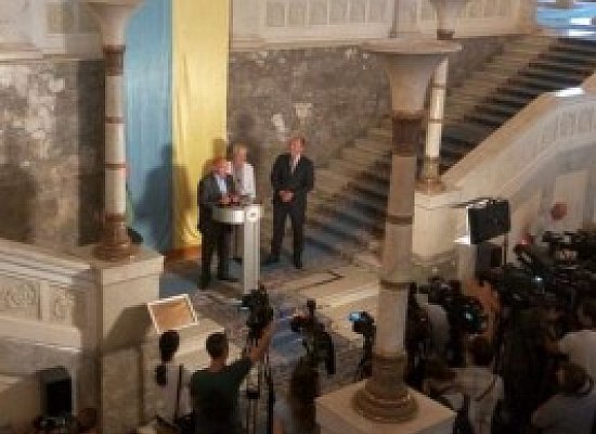 Виступ А.Парубія  з нагоди урочистостей до Дня Прапора