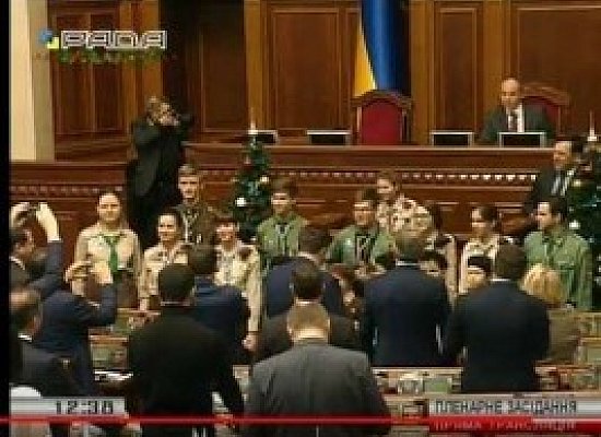 Представники Пласту передали Верховній Раді України Віфлеємський вогонь миру