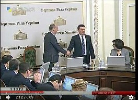 А.Парубій на засіданні Погоджувальної ради вручив посвідчення Л.Денісовій та В.Пацкану  